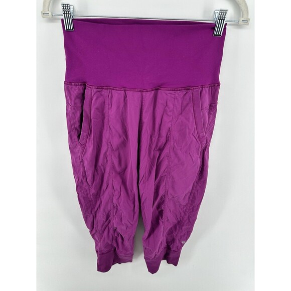 Lululemon Pants - Lululemon  High Rise Crop Studio Jogger Capri Pants Pink  Size 6